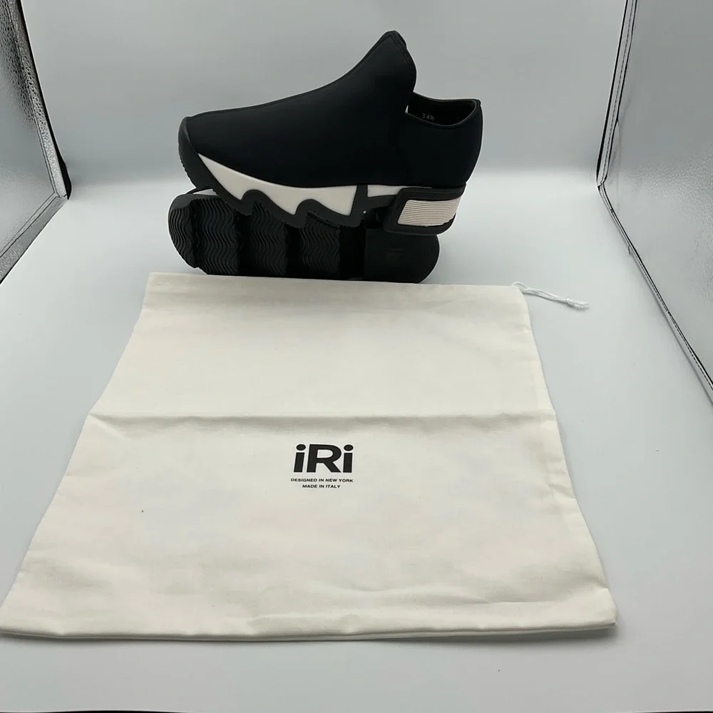 iRi NYC Wes Black Neoprene Platform Slipons Size 4.5‎